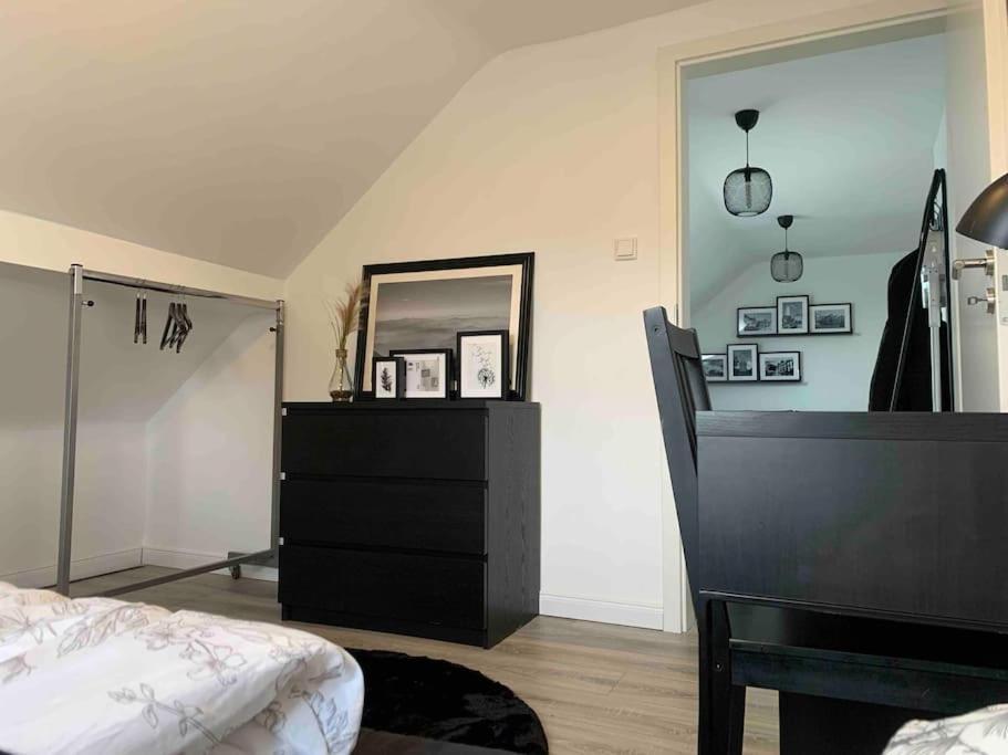 5Minuten Von Der City Entfernte Wohnung Mit Parkpl Bielefeld Bagian luar foto